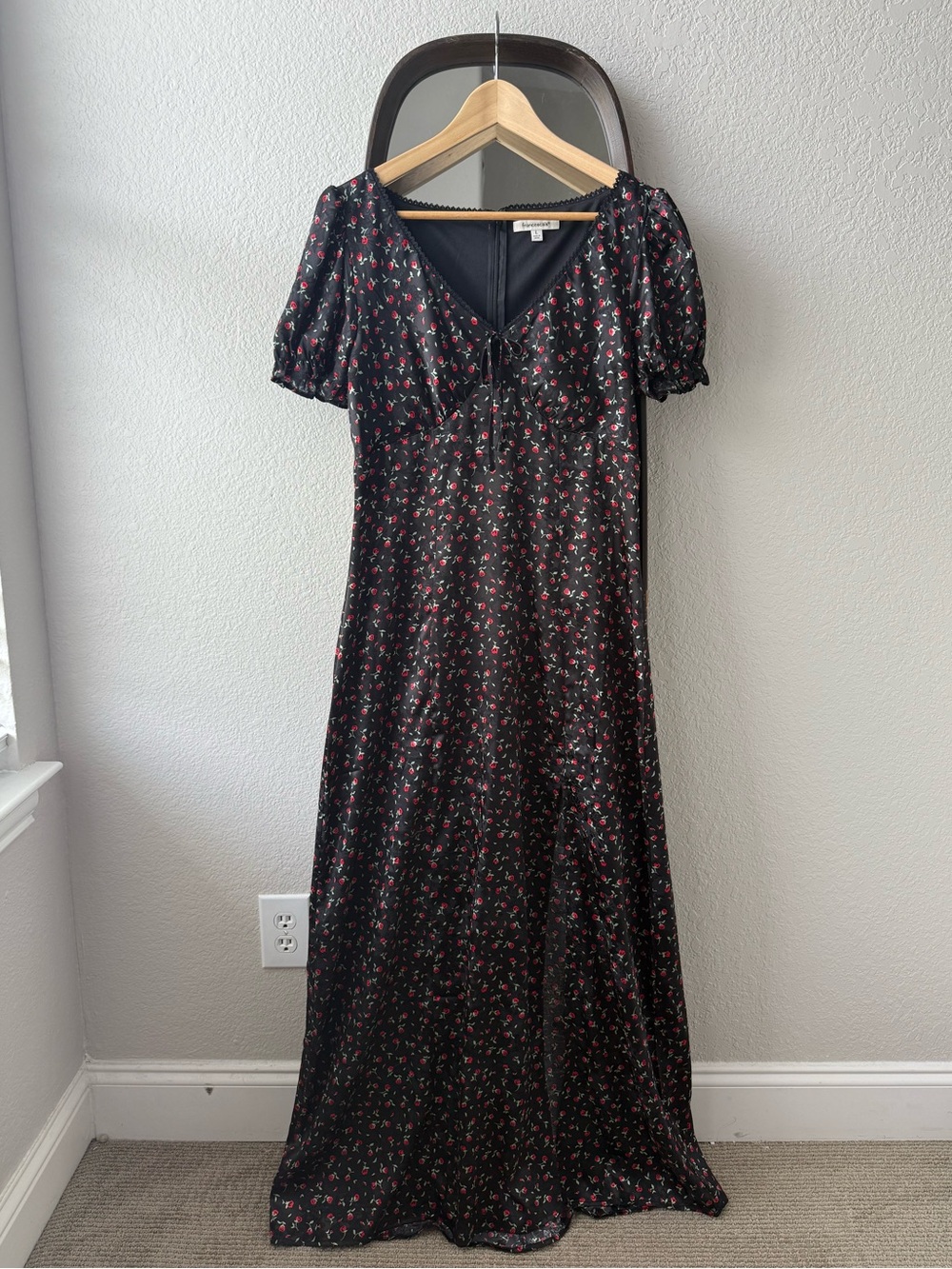 Francesca's Black Red Rose Floral Satin Maxi Dress Puff Sleeve Slit Size L